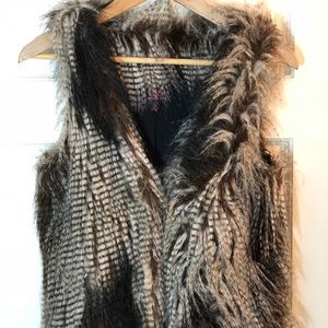 Luxe Faux Fur Vest • Sz S